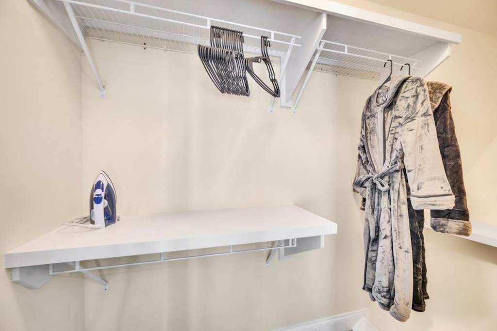 康科德Cozy 2B Townhouse King Bed Free Parking Tv In Brs别墅 外观 照片